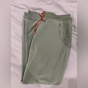 Zamora jogger scrub bottoms- avocado size medium tall